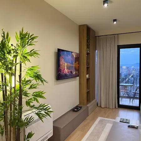 Skyline 18 View Apartment, Balcony & Parking 地拉那