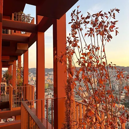 Skyline 18 View Apartment, Balcony & Parking 地拉那
