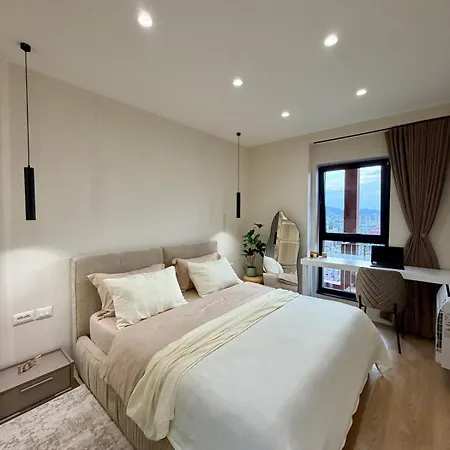 Skyline 18 View Apartment, Balcony & Parking 地拉那
