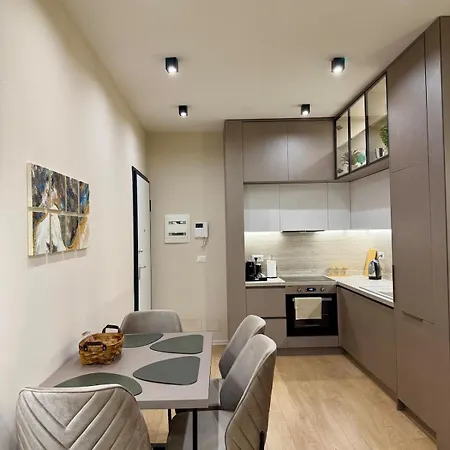 Skyline 18 View Apartment, Balcony & Parking 公寓