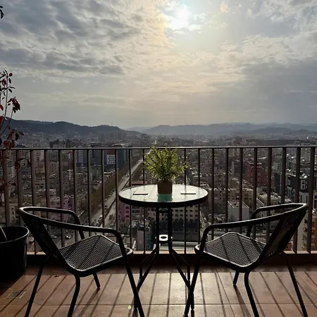 Skyline 18 View Apartment, Balcony & Parking 아파트