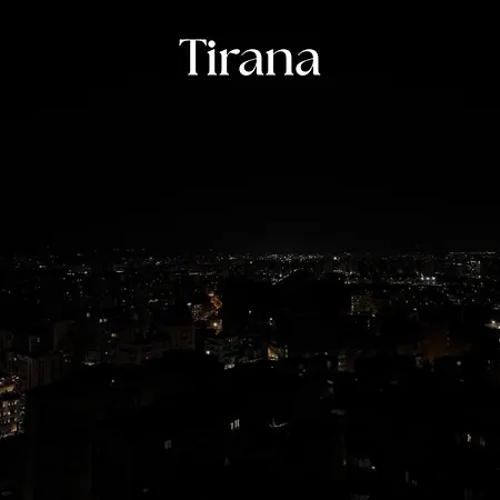 Skyline 18 View Apartment, Balcony & Parking 아파트 티라나