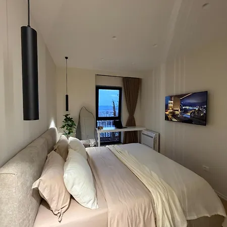 Skyline 18 View Apartment, Balcony & Parking 아파트