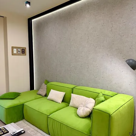 Skyline 18 View Apartment, Balcony & Parking 아파트