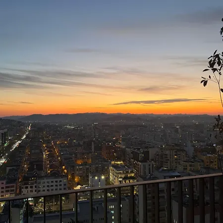 Skyline 18 View Apartment, Balcony & Parking 公寓 地拉那