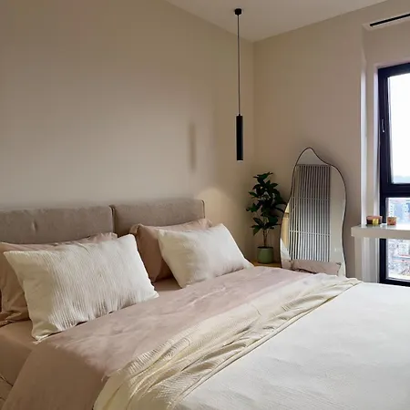 公寓 Skyline 18 View Apartment, Balcony & Parking
