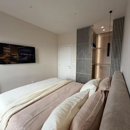 아파트 Skyline 18 View Apartment, Balcony & Parking