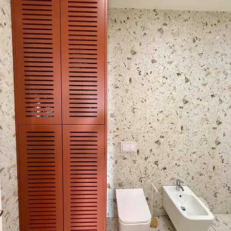 Skyline 18 View Apartment, Balcony & Parking 아파트